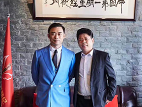 阿龙和功夫巨星樊少皇合影