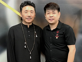 阿龙和容中尔甲