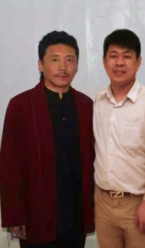 阿龙与容中尔甲合影.JPG