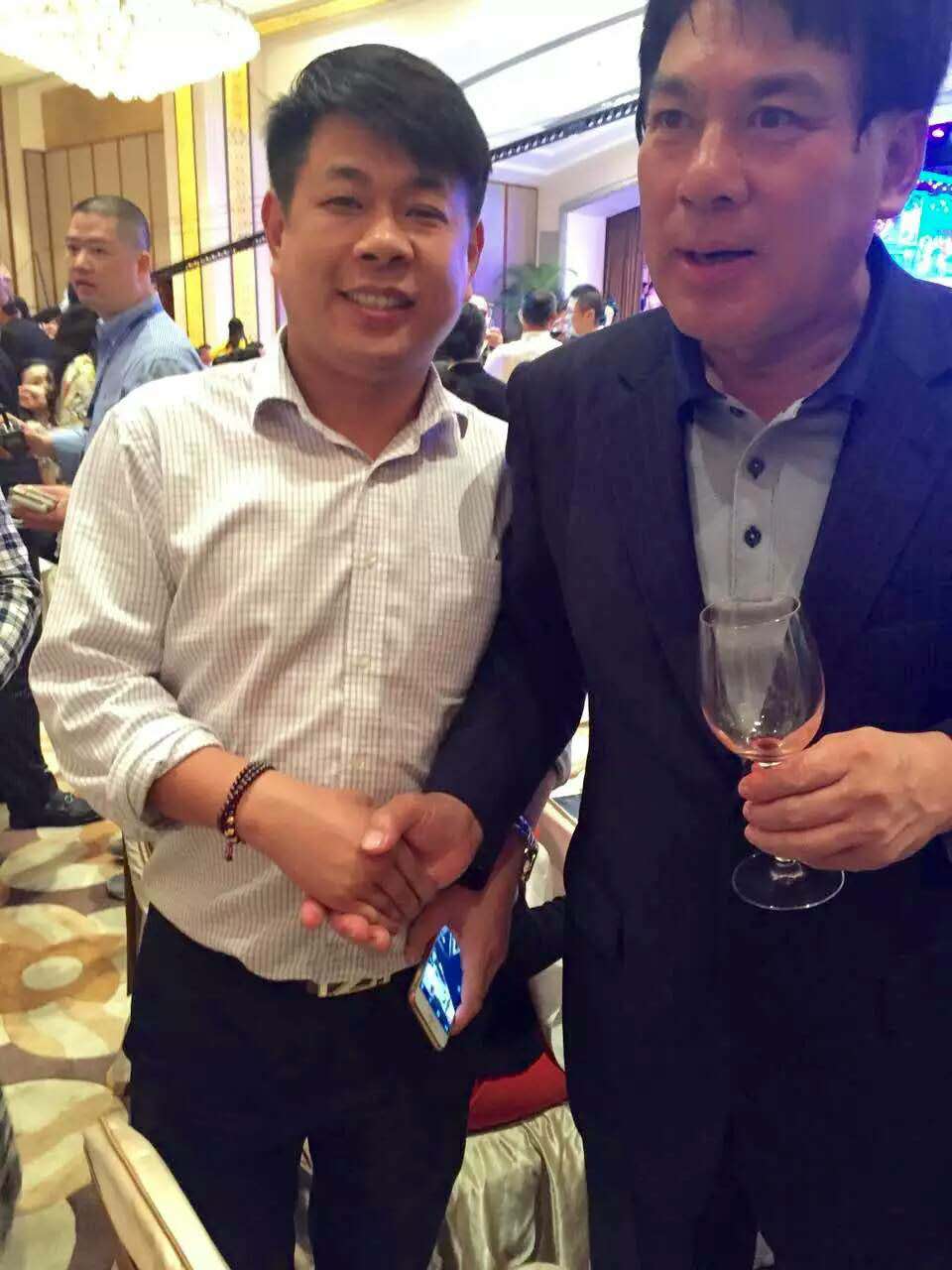 阿龙与朱时茂合影.jpg